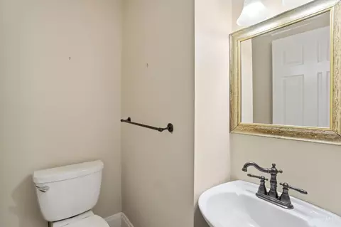 Bath - 3616 Hedgerow Ln, Cincinnati, OH 45220 photo 1 of 3
