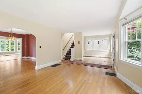 Living - 3616 Hedgerow Ln, Cincinnati, OH 45220 photo 4 of 7