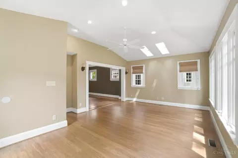 Living - 3616 Hedgerow Ln, Cincinnati, OH 45220 photo 6 of 7