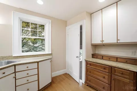 Kitchen - 3616 Hedgerow Ln, Cincinnati, OH 45220 photo 4 of 4