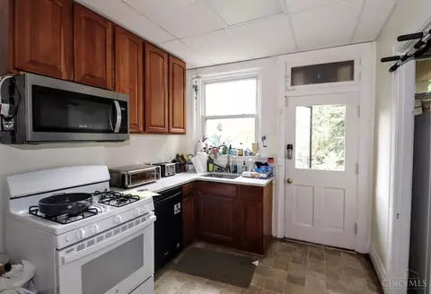 Kitchen - 3272 Jefferson Ave, Cincinnati, OH 45220 photo 2 of 2