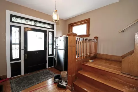 Entry Way - 3272 Jefferson Ave, Cincinnati, OH 45220 photo 2 of 2