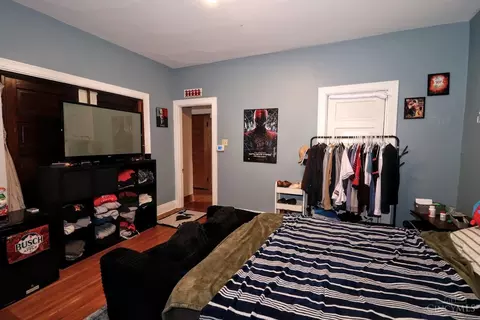 Bedroom - 3272 Jefferson Ave, Cincinnati, OH 45220 photo 2 of 8