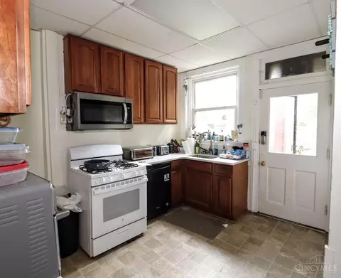 Kitchen - 3272 Jefferson Ave, Cincinnati, OH 45220 photo 1 of 2