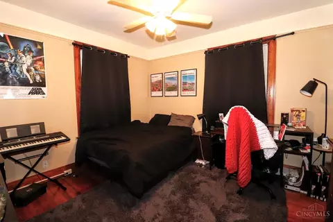 Bedroom - 3272 Jefferson Ave, Cincinnati, OH 45220 photo 3 of 8