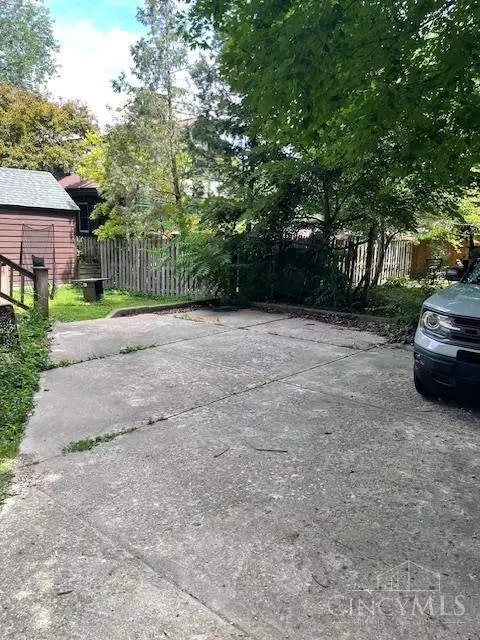Exterior - 3272 Jefferson Ave, Cincinnati, OH 45220 photo 2 of 3