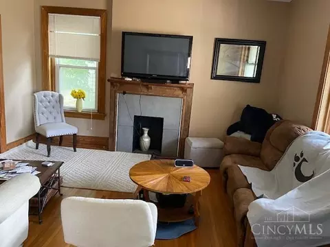 Living - 3272 Jefferson Ave, Cincinnati, OH 45220 photo 1 of 1