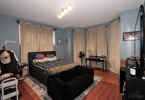 Bedroom - 3272 Jefferson Ave, Cincinnati, OH 45220 photo 1 of 8