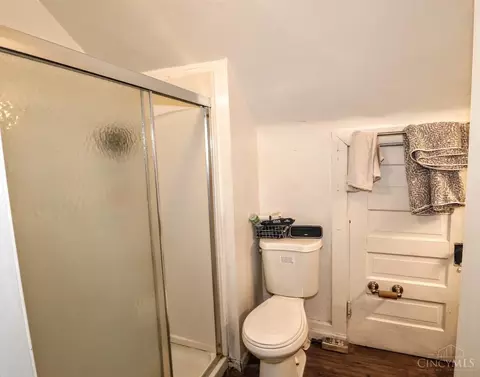 Bath - 3272 Jefferson Ave, Cincinnati, OH 45220 photo 3 of 3