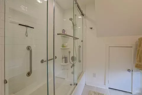 Bath - 1022 Hatch St, Cincinnati, OH 45202 photo 2 of 3
