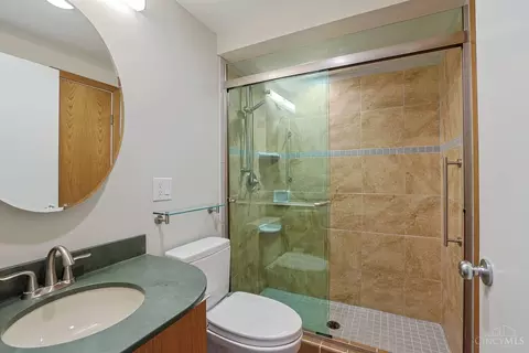 Bath - 1022 Hatch St, Cincinnati, OH 45202 photo 3 of 3