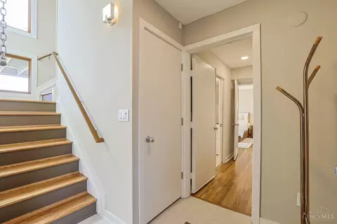 Entry Way - 1022 Hatch St, Cincinnati, OH 45202 photo 2 of 3