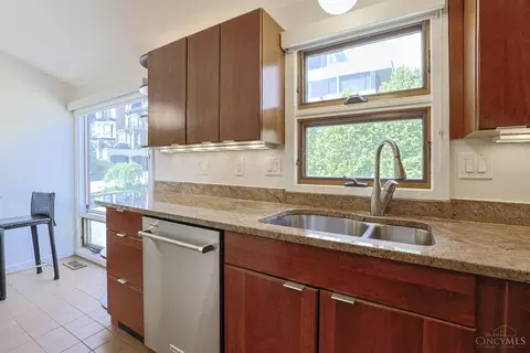 Kitchen - 1022 Hatch St, Cincinnati, OH 45202 photo 2 of 4