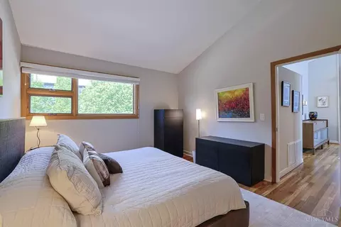Bedroom - 1022 Hatch St, Cincinnati, OH 45202 photo 5 of 6