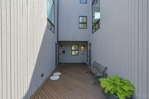 Exterior - 1022 Hatch St, Cincinnati, OH 45202 photo 1 of 6