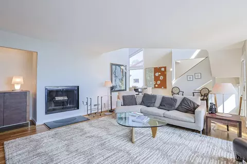 Living - 1022 Hatch St, Cincinnati, OH 45202 photo 3 of 5