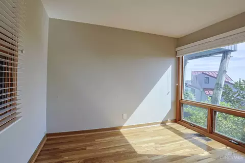 Bedroom - 1022 Hatch St, Cincinnati, OH 45202 photo 6 of 6