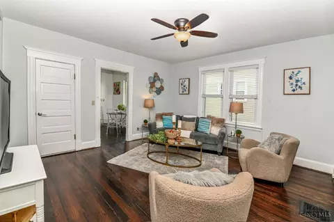 Living - 3640 Monteith Ave, Cincinnati, OH 45208 photo 3 of 4