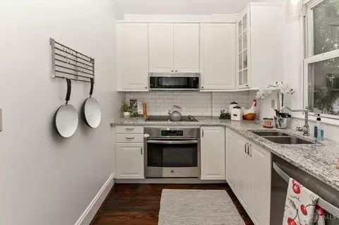 Kitchen - 3640 Monteith Ave, Cincinnati, OH 45208 photo 3 of 4
