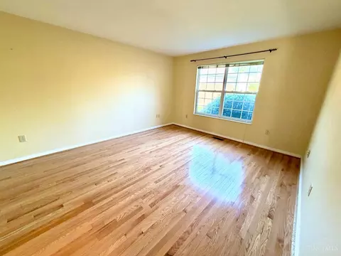 Living - 8442 Wick Ln, Maineville, OH 45039 photo 4 of 7