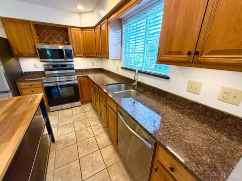 Kitchen - 8442 Wick Ln, Maineville, OH 45039 photo 2 of 5
