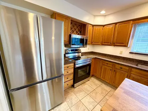 Kitchen - 8442 Wick Ln, Maineville, OH 45039 photo 3 of 5