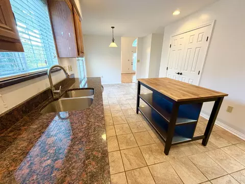 Kitchen - 8442 Wick Ln, Maineville, OH 45039 photo 4 of 5