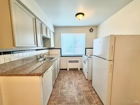 Kitchen - 4635 Glenway Ave, Cincinnati, OH 45238 photo 2 of 2