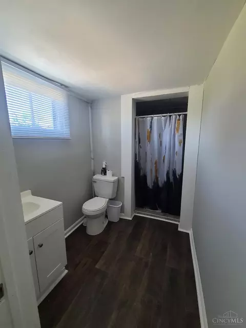 Bath - 891 Ridgeway Ave, Cincinnati, OH 45229 photo 1 of 2