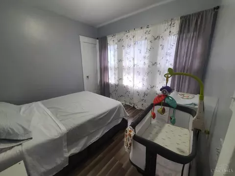 Bedroom - 891 Ridgeway Ave, Cincinnati, OH 45229 photo 2 of 5