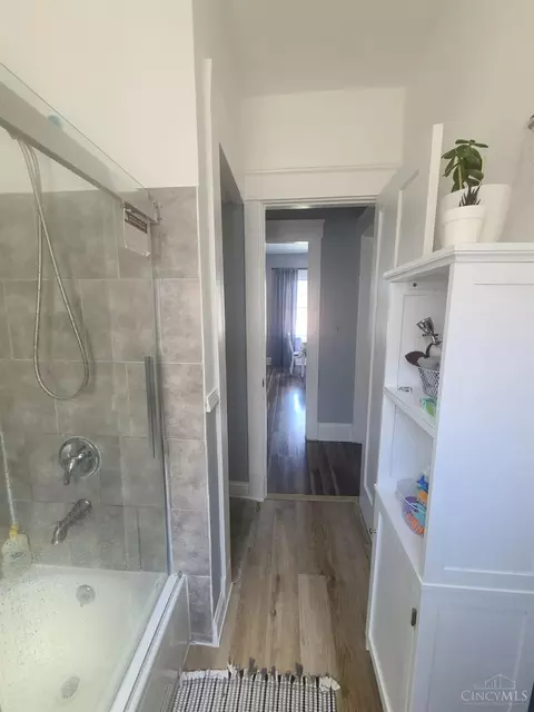 Entry Way - 891 Ridgeway Ave, Cincinnati, OH 45229 photo 2 of 2