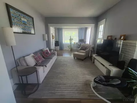 Living - 891 Ridgeway Ave, Cincinnati, OH 45229 photo 1 of 1