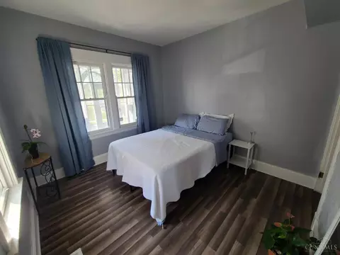 Bedroom - 891 Ridgeway Ave, Cincinnati, OH 45229 photo 4 of 5