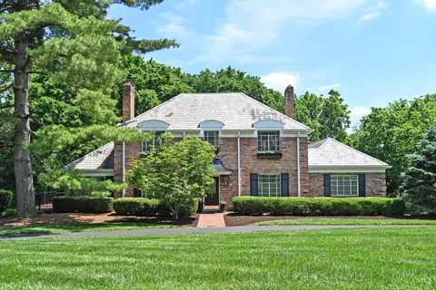 101 Linden Dr, Wyoming, OH 45215