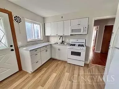 Kitchen - 1116 Madeleine Cir, Cincinnati, OH 45231 photo 1 of 2