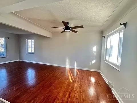 Living - 1116 Madeleine Cir, Cincinnati, OH 45231 photo 2 of 2