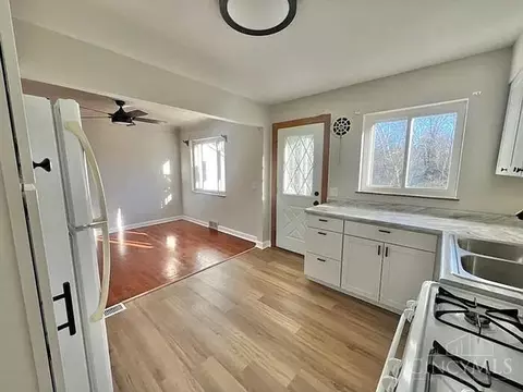 Kitchen - 1116 Madeleine Cir, Cincinnati, OH 45231 photo 2 of 2