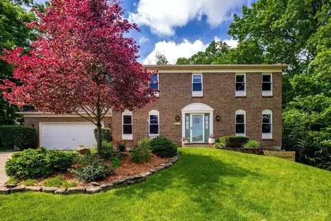 8072 Golfview Ct, West Chester, OH 45069