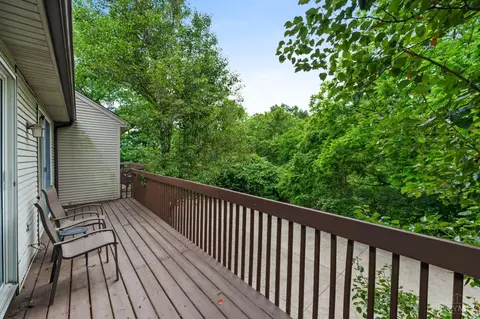 Exterior - 32 Stillmeadow Dr, Cincinnati, OH 45245 photo 6 of 9