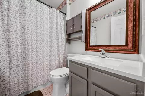 Bath - 32 Stillmeadow Dr, Cincinnati, OH 45245 photo 1 of 3