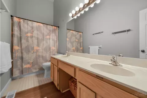 Bath - 32 Stillmeadow Dr, Cincinnati, OH 45245 photo 2 of 3