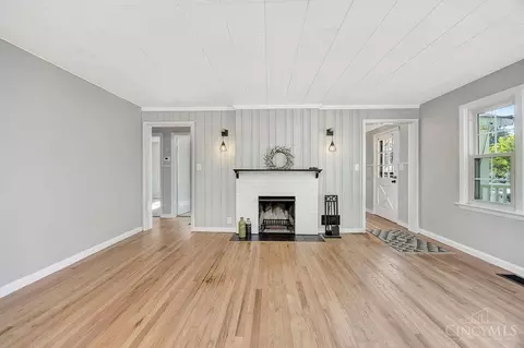 Living - 1488 Hill Ave, Mount Healthy, OH 45231 photo 3 of 5