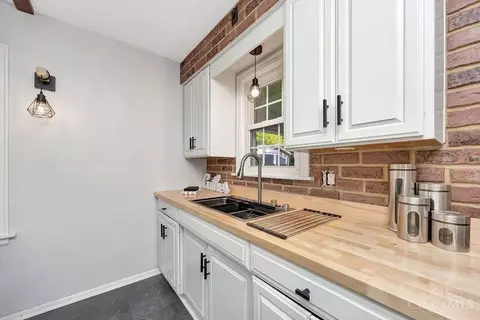 Kitchen - 1488 Hill Ave, Mount Healthy, OH 45231 photo 2 of 7