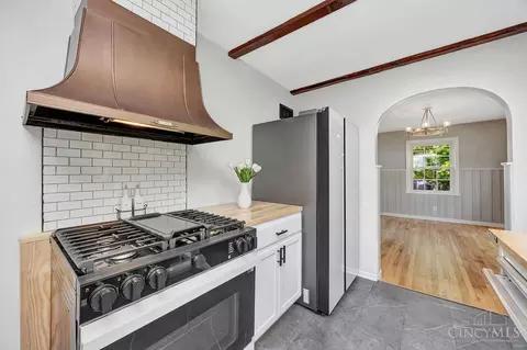 Kitchen - 1488 Hill Ave, Mount Healthy, OH 45231 photo 5 of 7