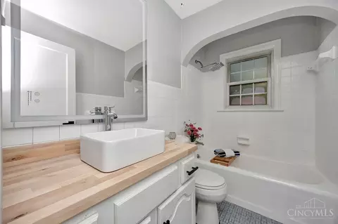 Bath - 1488 Hill Ave, Mount Healthy, OH 45231 photo 1 of 1