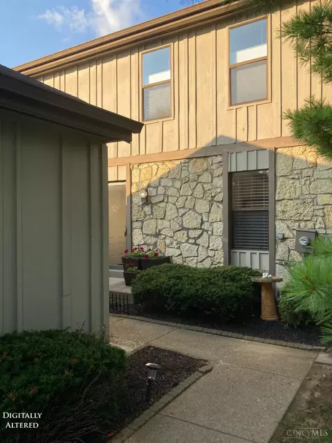 5254 Pros Dr, West Chester, OH 45069