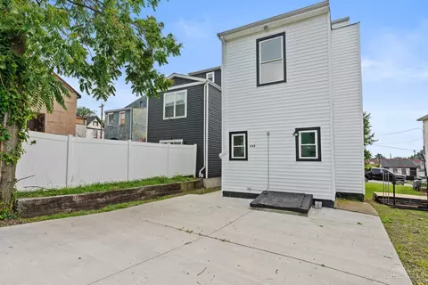 Exterior - 652 Wayne St, Cincinnati, OH 45206 photo 6 of 7