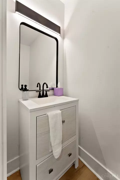 Bath - 652 Wayne St, Cincinnati, OH 45206 photo 1 of 8