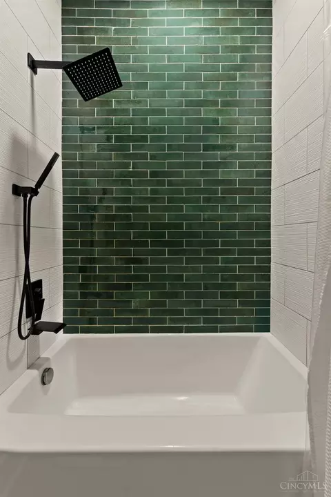Bath - 652 Wayne St, Cincinnati, OH 45206 photo 7 of 8