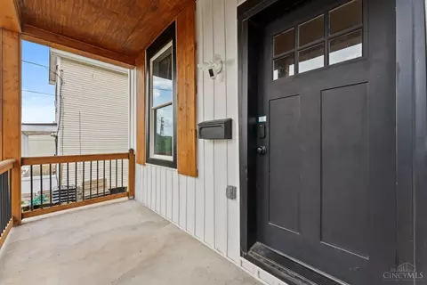 Exterior - 652 Wayne St, Cincinnati, OH 45206 photo 2 of 7